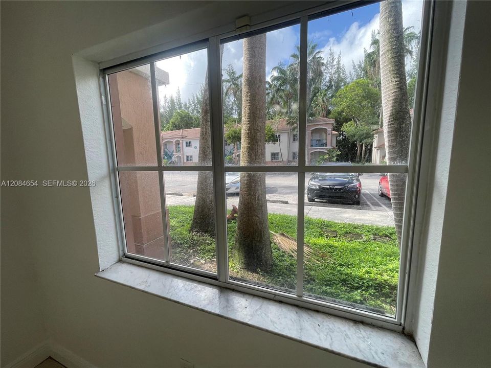 For Rent: $2,100 (3 beds, 2 baths, 1099 Square Feet)