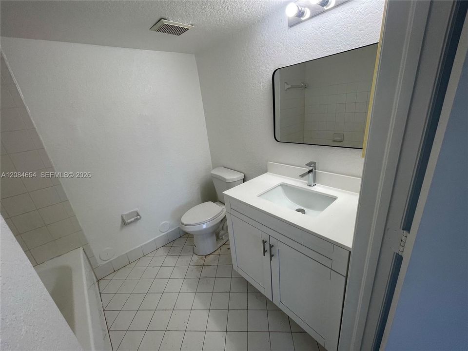 For Rent: $2,100 (3 beds, 2 baths, 1099 Square Feet)