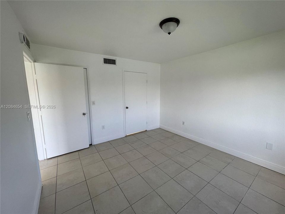 For Rent: $2,100 (3 beds, 2 baths, 1099 Square Feet)