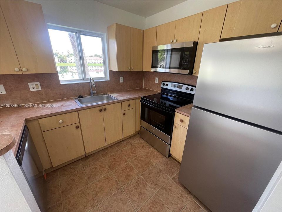 For Rent: $2,100 (3 beds, 2 baths, 1099 Square Feet)