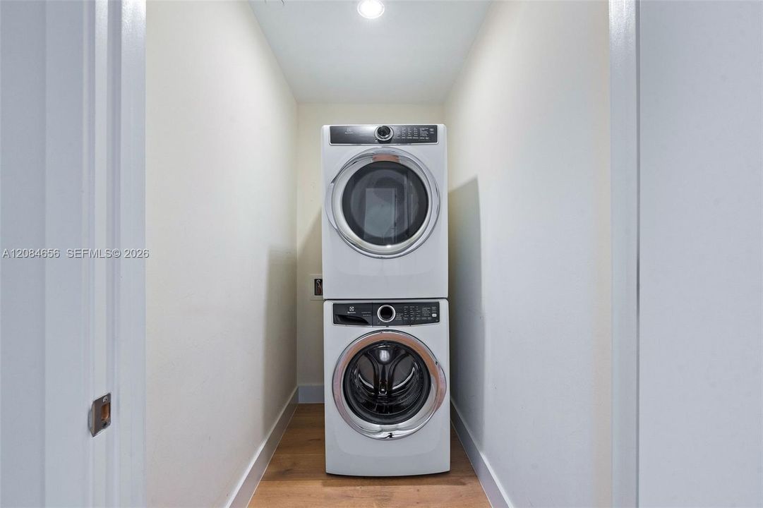 В аренду: $24,500 (3 спален, 4 ванн, 2315 Квадратных фут)