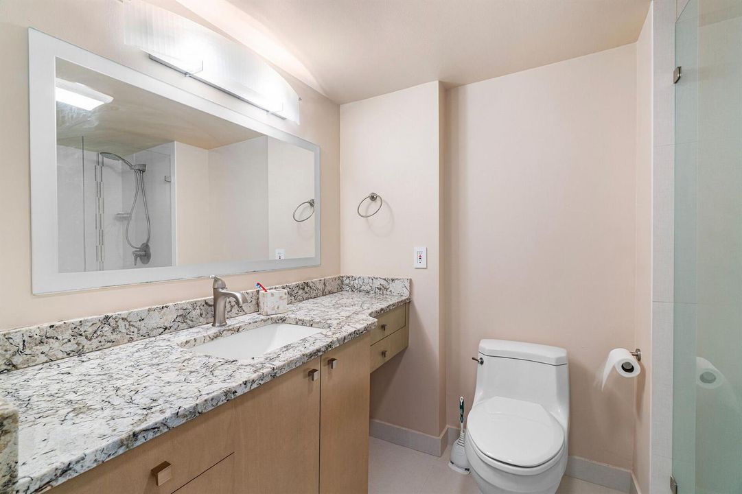 2nd bedroom Bath