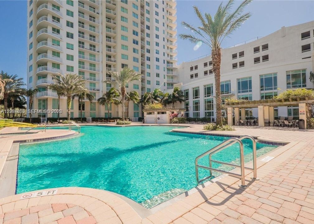 For Sale: $284,900 (1 beds, 1 baths, 920 Square Feet)