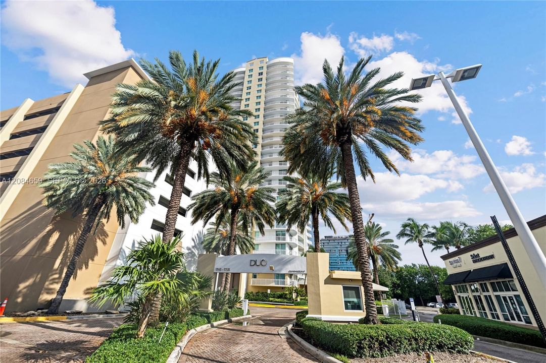 For Sale: $284,900 (1 beds, 1 baths, 920 Square Feet)