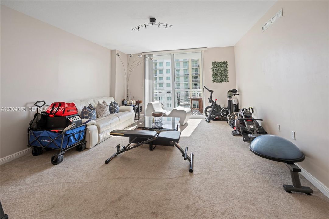 For Sale: $284,900 (1 beds, 1 baths, 920 Square Feet)