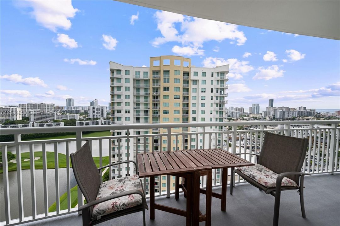For Sale: $284,900 (1 beds, 1 baths, 920 Square Feet)