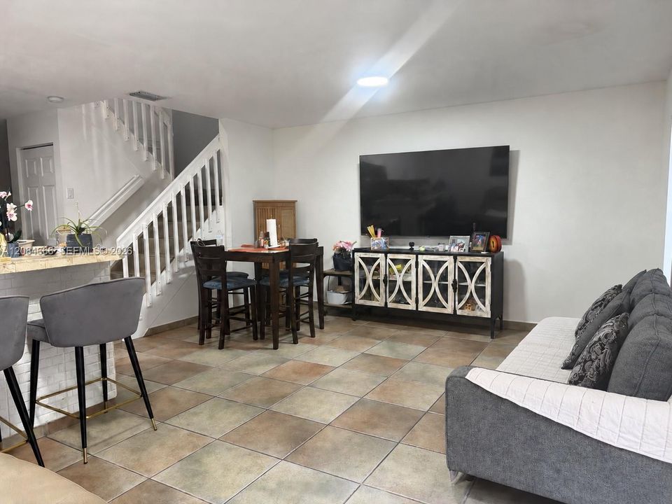 En Renta: $3,400 (4 camas, 3 baños, 1386 Pies cuadrados)