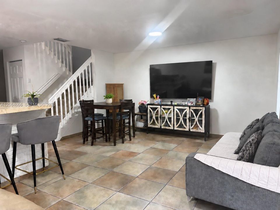 En Renta: $3,400 (4 camas, 3 baños, 1386 Pies cuadrados)
