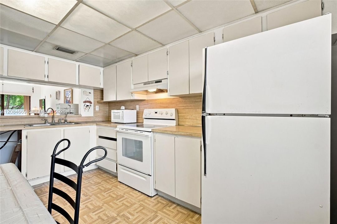 For Sale: $335,000 (2 beds, 2 baths, 1209 Square Feet)