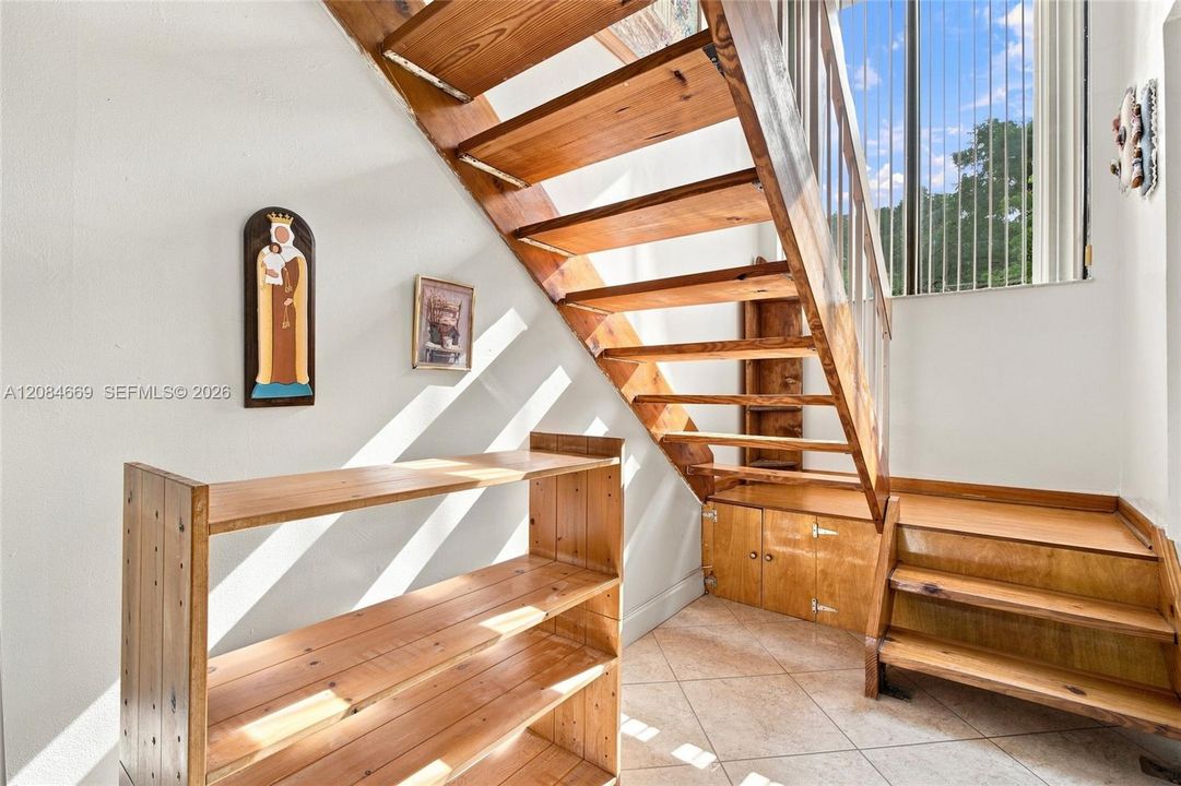 For Sale: $335,000 (2 beds, 2 baths, 1209 Square Feet)