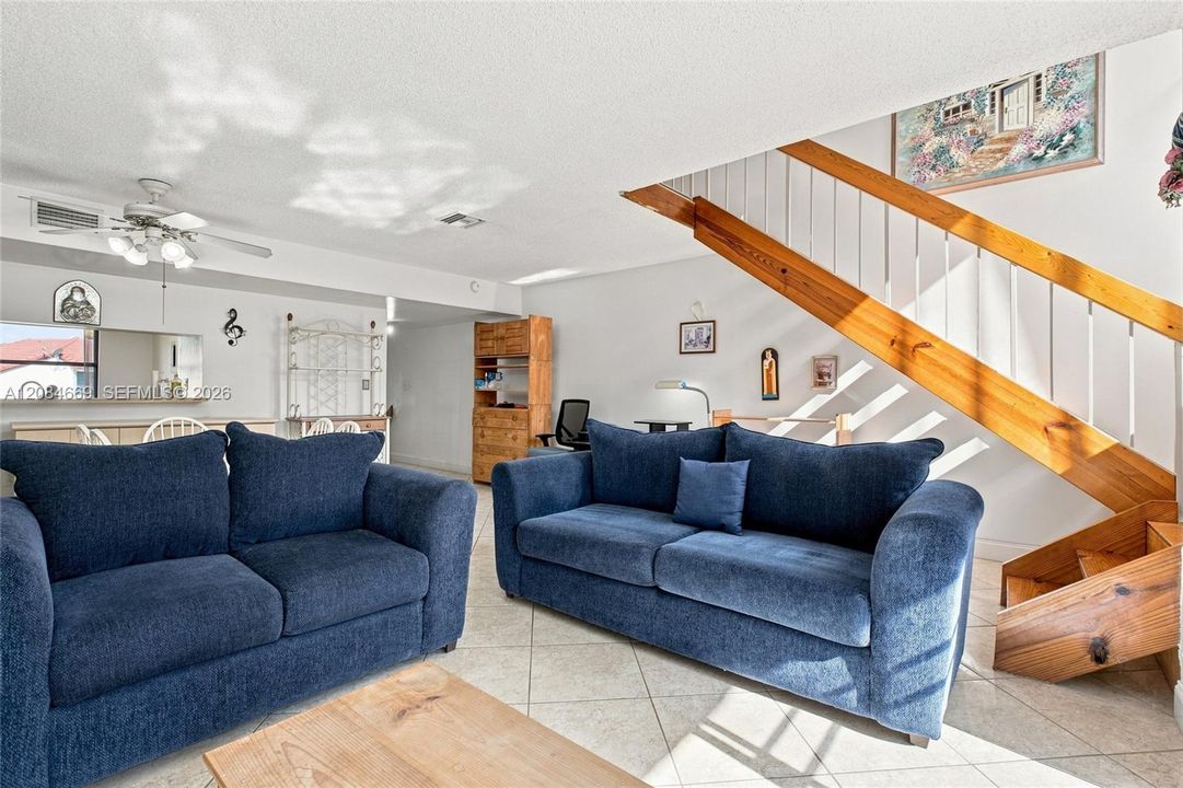 For Sale: $335,000 (2 beds, 2 baths, 1209 Square Feet)