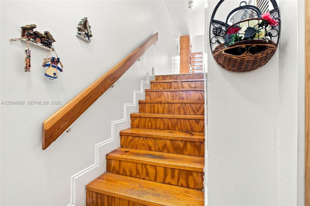 For Sale: $335,000 (2 beds, 2 baths, 1209 Square Feet)