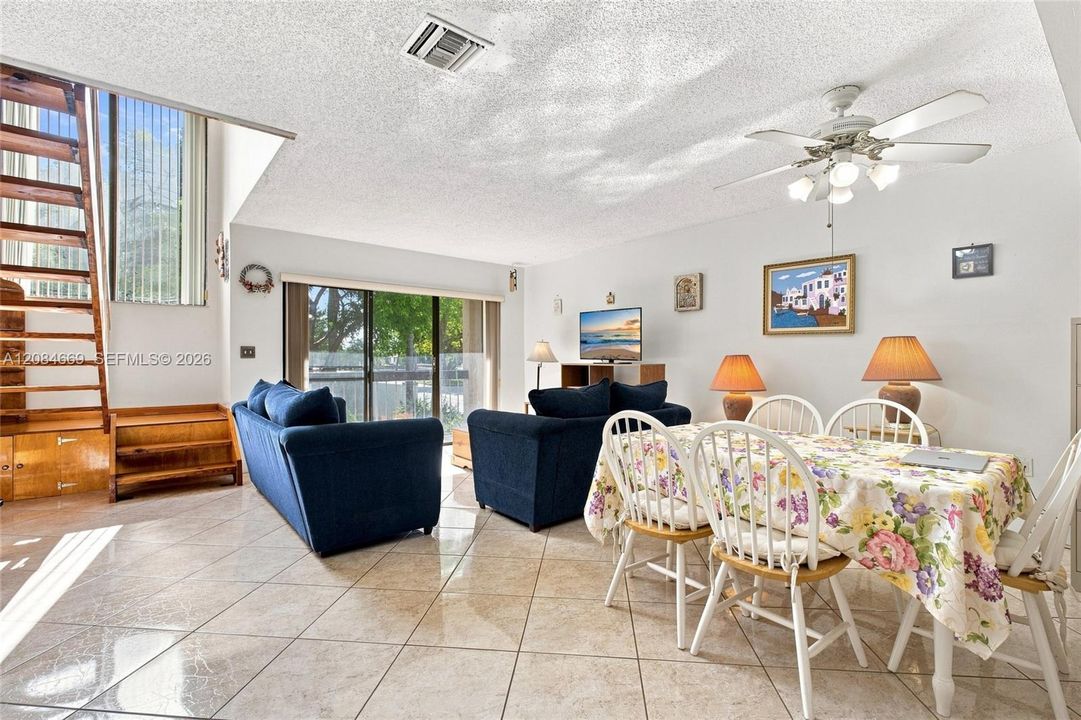 For Sale: $335,000 (2 beds, 2 baths, 1209 Square Feet)