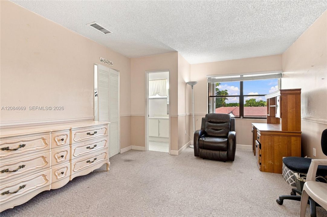 For Sale: $335,000 (2 beds, 2 baths, 1209 Square Feet)
