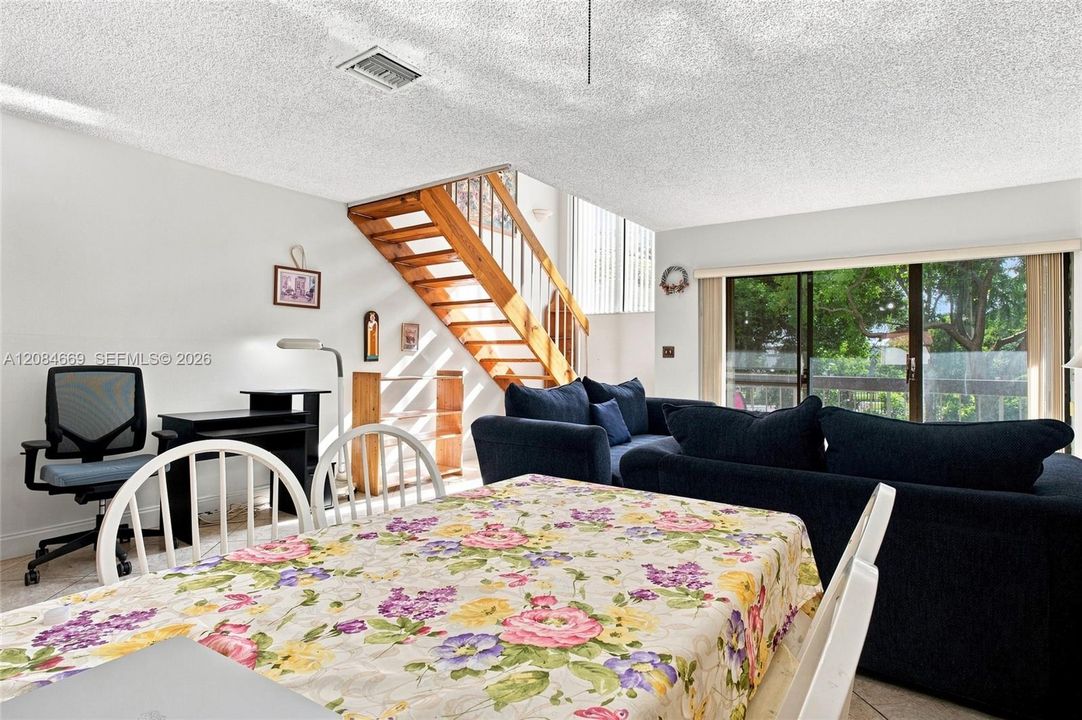 For Sale: $335,000 (2 beds, 2 baths, 1209 Square Feet)