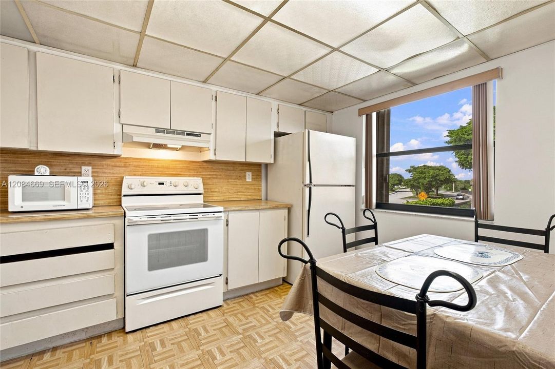 For Sale: $335,000 (2 beds, 2 baths, 1209 Square Feet)