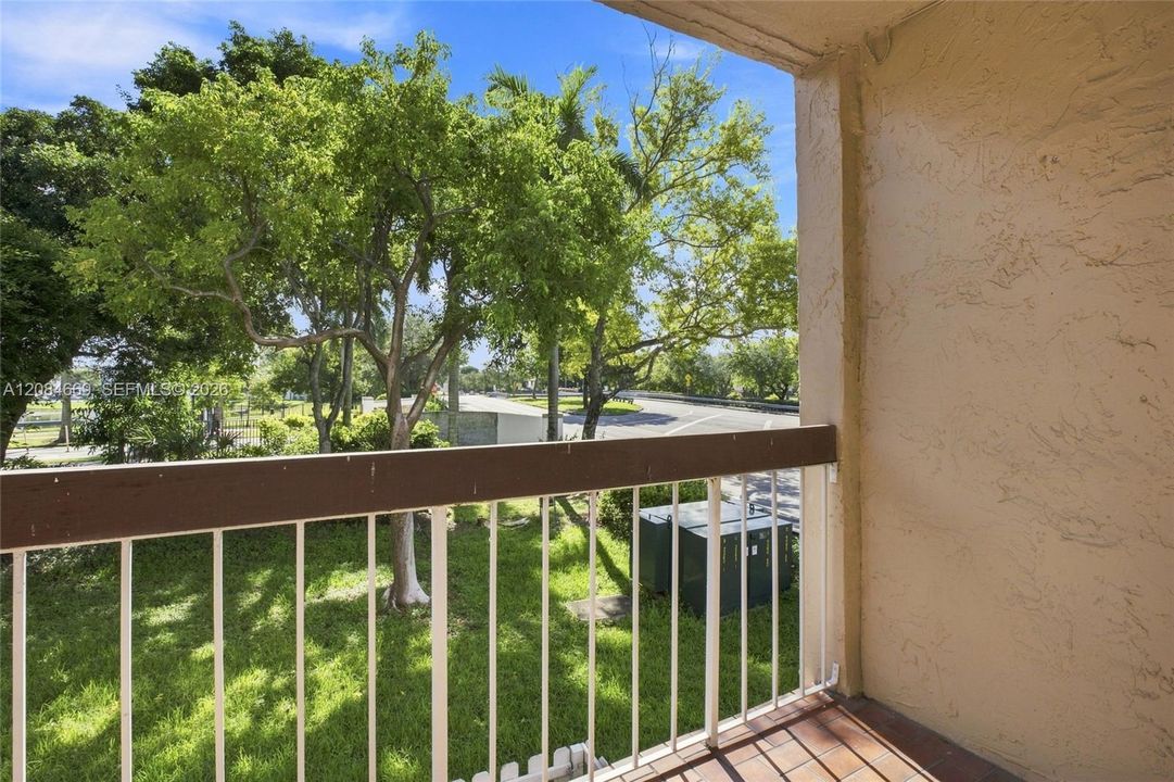 For Sale: $335,000 (2 beds, 2 baths, 1209 Square Feet)