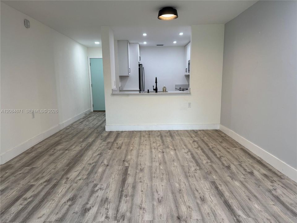 В аренду: $2,500 (2 спален, 2 ванн, 986 Квадратных фут)