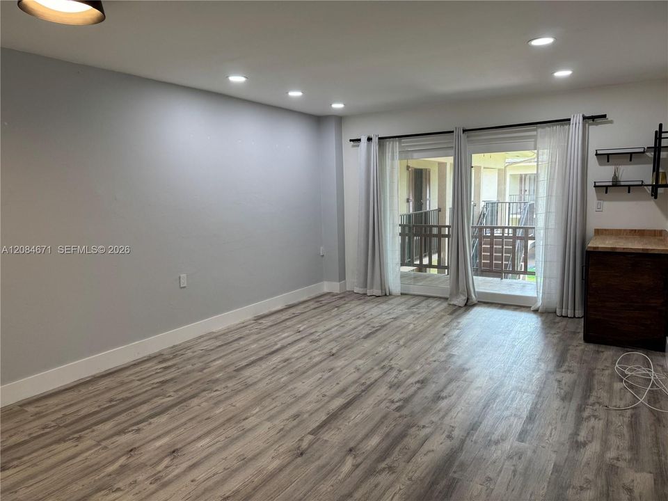 В аренду: $2,500 (2 спален, 2 ванн, 986 Квадратных фут)