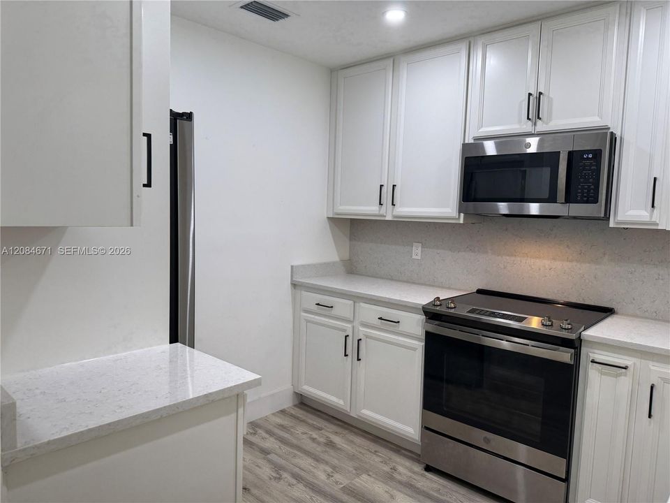 В аренду: $2,500 (2 спален, 2 ванн, 986 Квадратных фут)