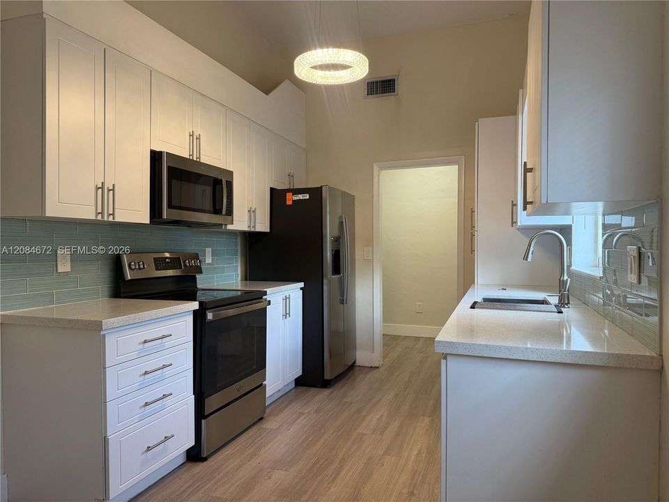For Rent: $3,200 (3 beds, 1 baths, 1604 Square Feet)