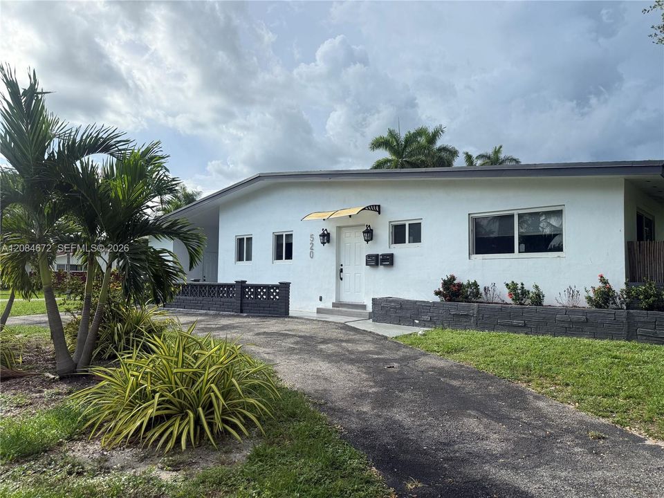 For Rent: $3,200 (3 beds, 1 baths, 1604 Square Feet)