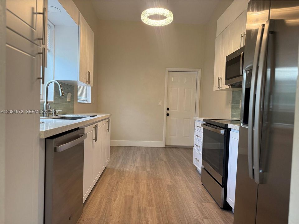 For Rent: $3,200 (3 beds, 1 baths, 1604 Square Feet)