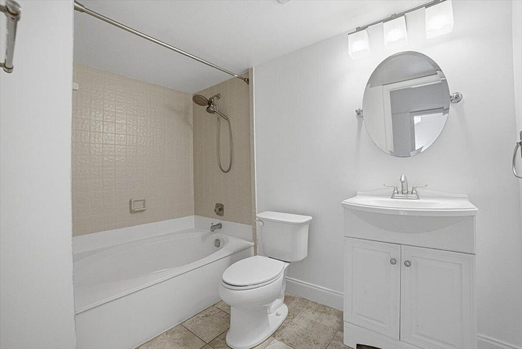 23-Bathroom2