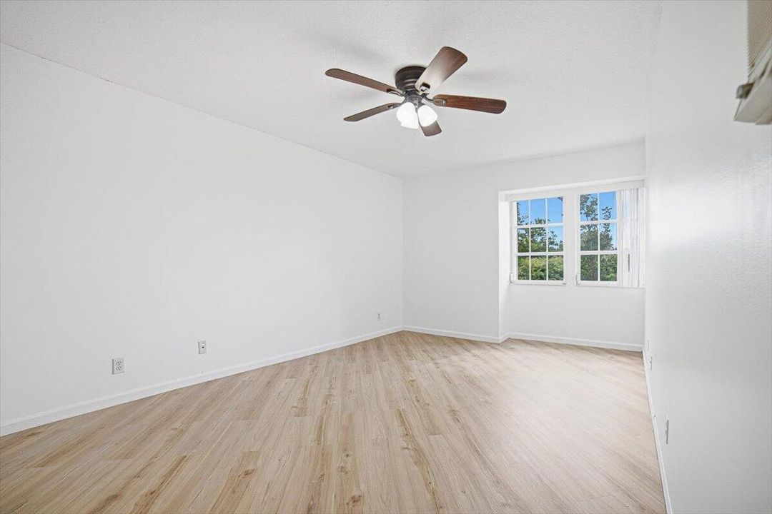 27-Bedroom2