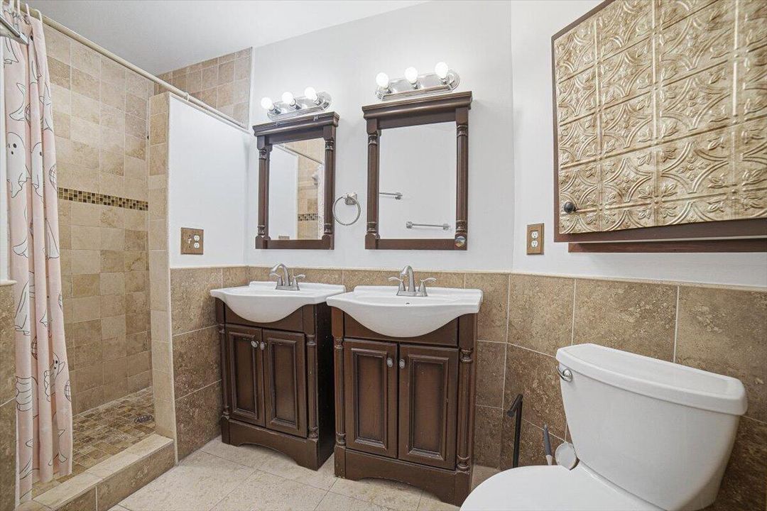 05-Bedroom3-Bathroom