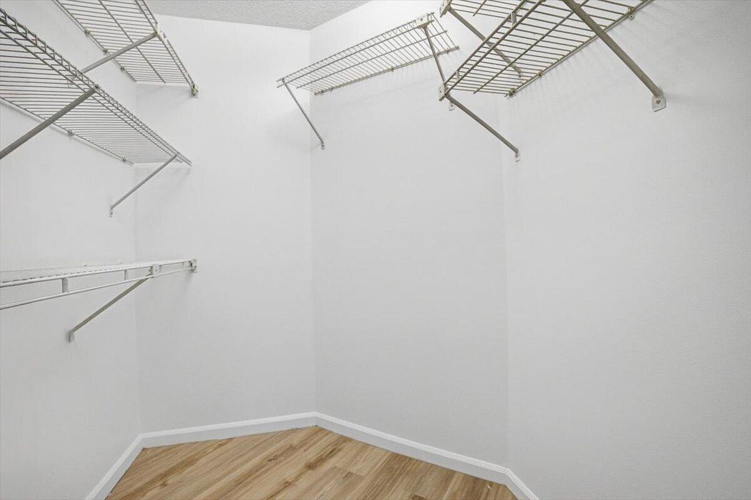 07-Bedroom3-Closet