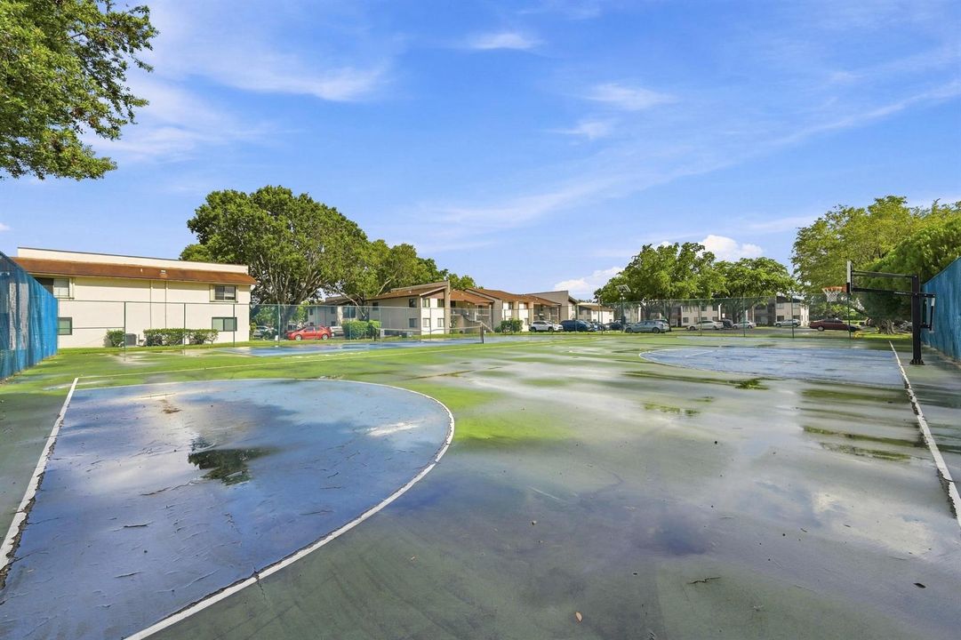 32_tennis court