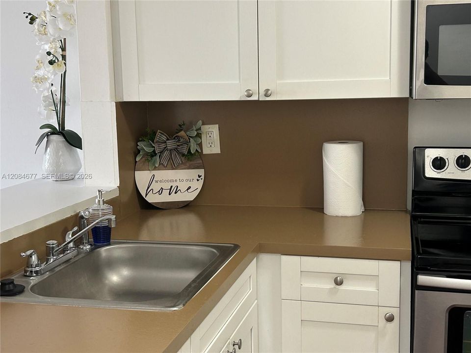 For Rent: $1,630 (1 beds, 1 baths, 820 Square Feet)