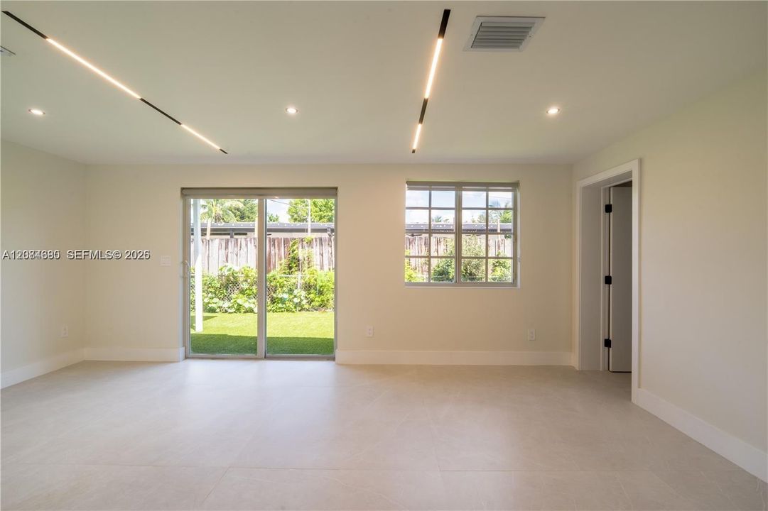 En Renta: $4,500 (5 camas, 3 baños, 2049 Pies cuadrados)
