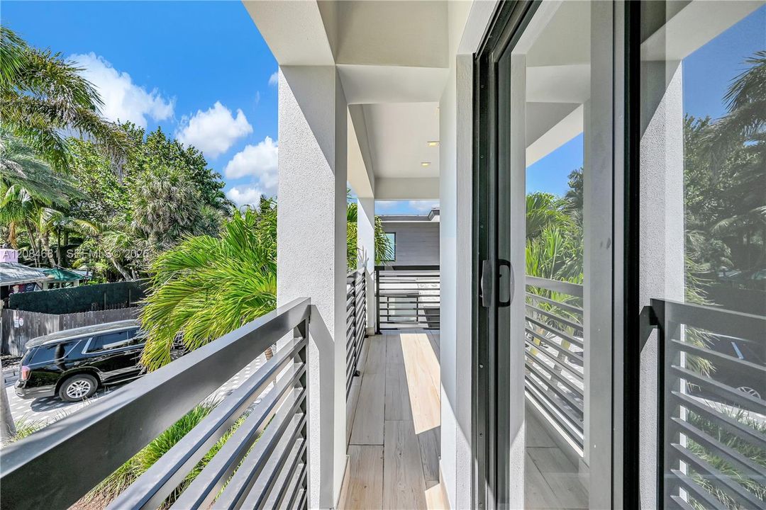 For Sale: $2,599,000 (3 beds, 3 baths, 2909 Square Feet)