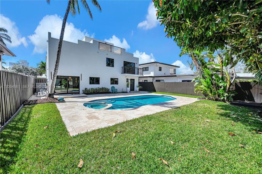 For Sale: $2,599,000 (3 beds, 3 baths, 2909 Square Feet)