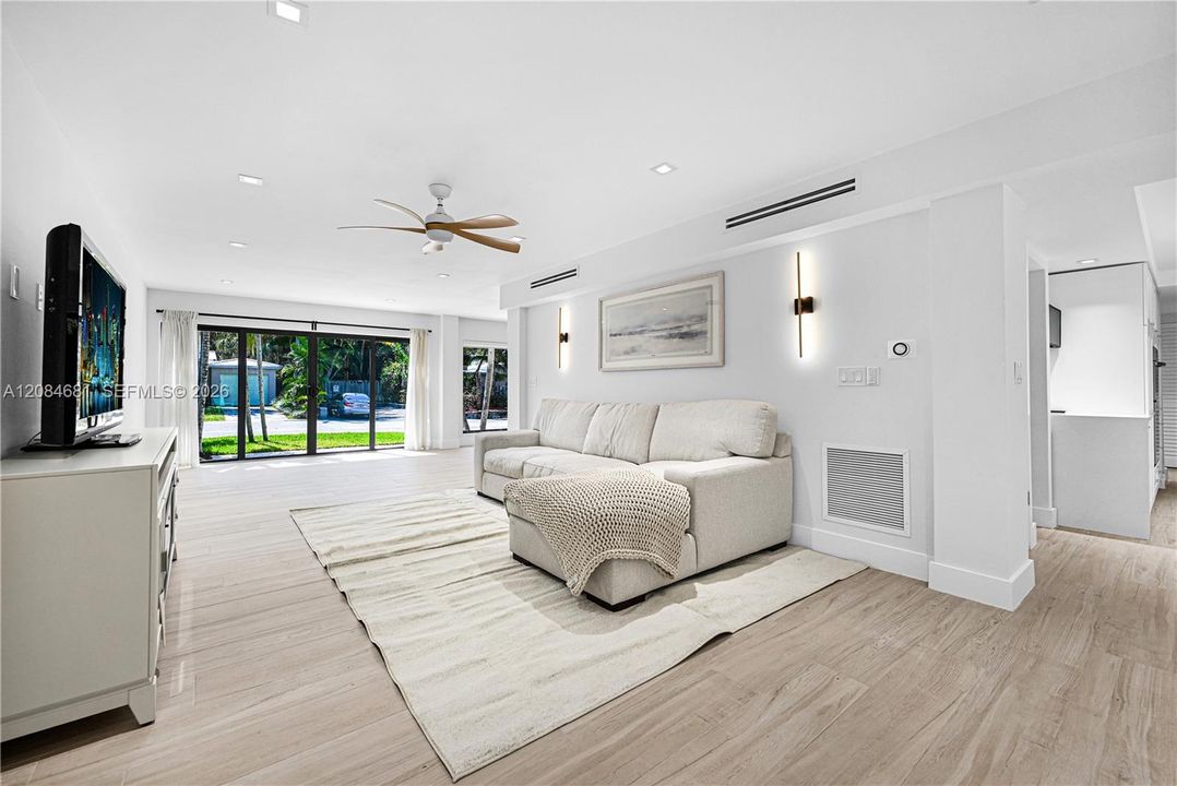 For Sale: $2,599,000 (3 beds, 3 baths, 2909 Square Feet)
