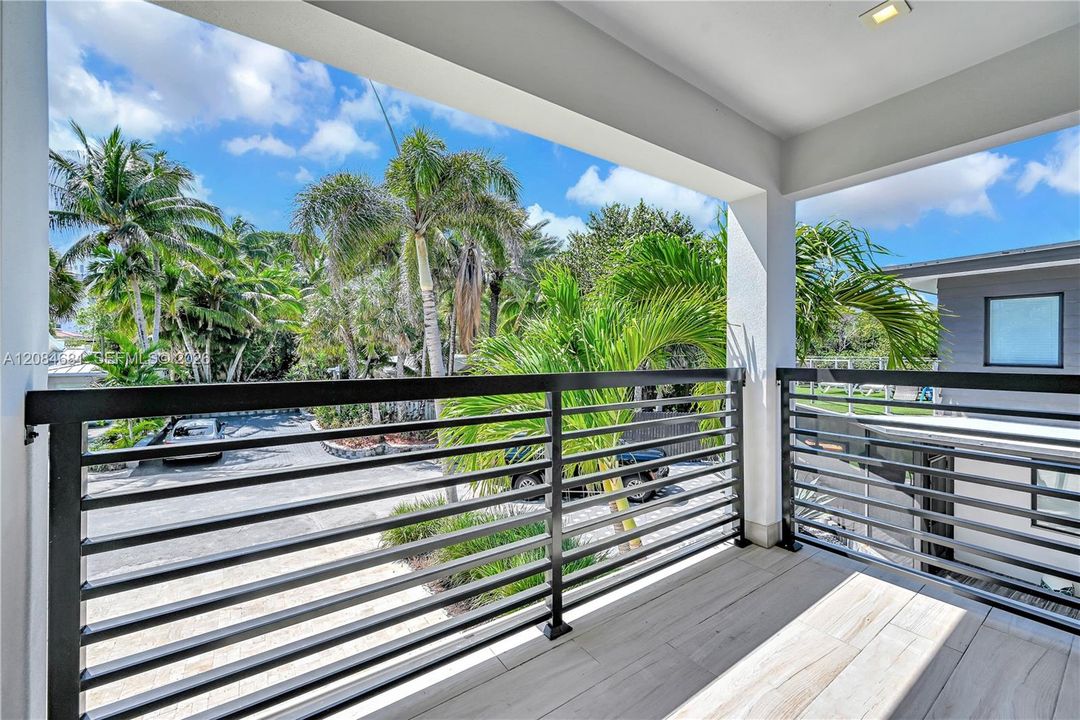 For Sale: $2,599,000 (3 beds, 3 baths, 2909 Square Feet)
