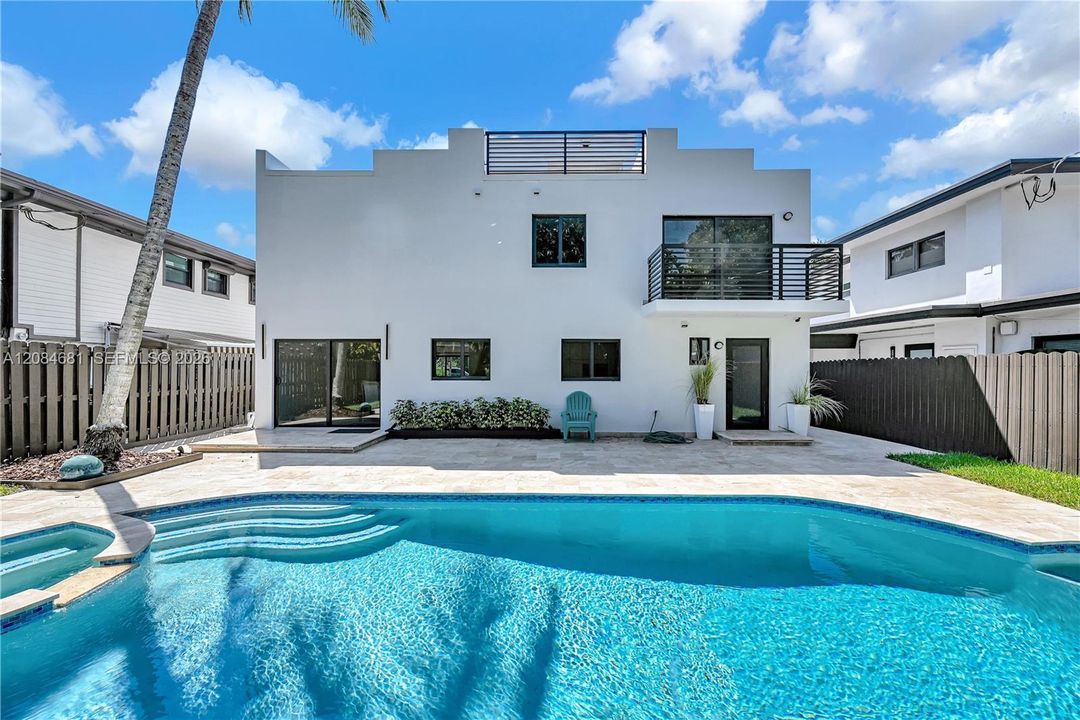 For Sale: $2,599,000 (3 beds, 3 baths, 2909 Square Feet)