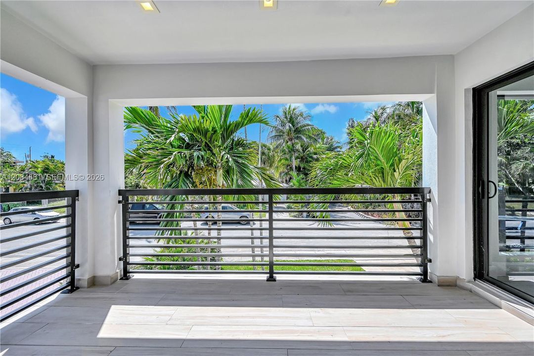 For Sale: $2,599,000 (3 beds, 3 baths, 2909 Square Feet)