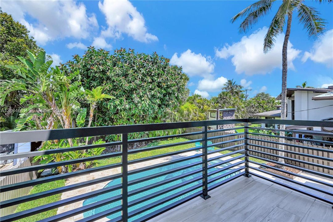 For Sale: $2,599,000 (3 beds, 3 baths, 2909 Square Feet)