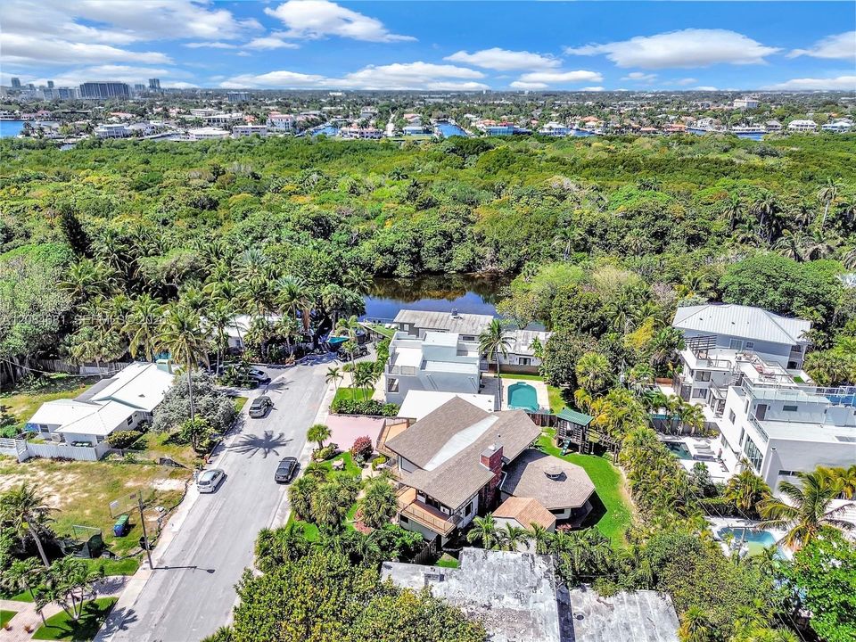For Sale: $2,599,000 (3 beds, 3 baths, 2909 Square Feet)