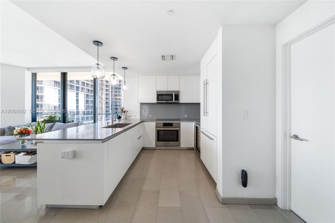 For Rent: $9,000 (3 beds, 3 baths, 1664 Square Feet)