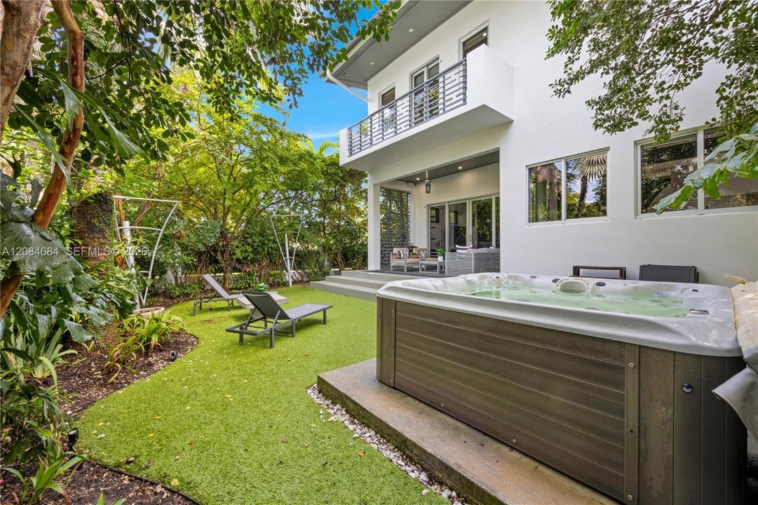 For Sale: $2,495,000 (4 beds, 3 baths, 2909 Square Feet)