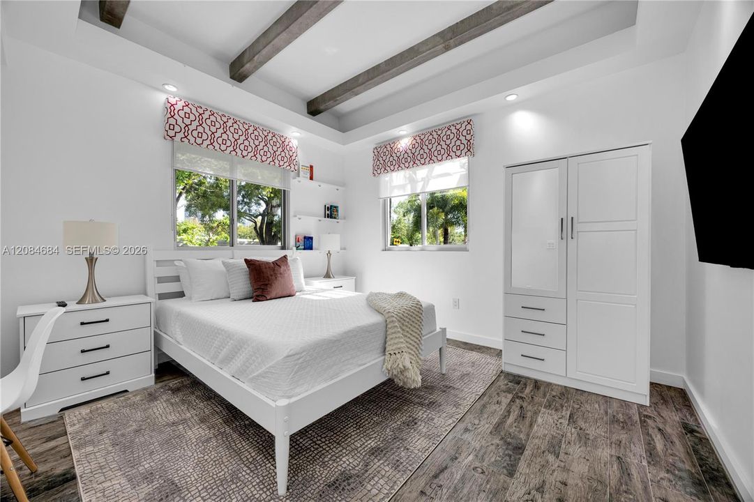 For Sale: $2,495,000 (4 beds, 3 baths, 2909 Square Feet)