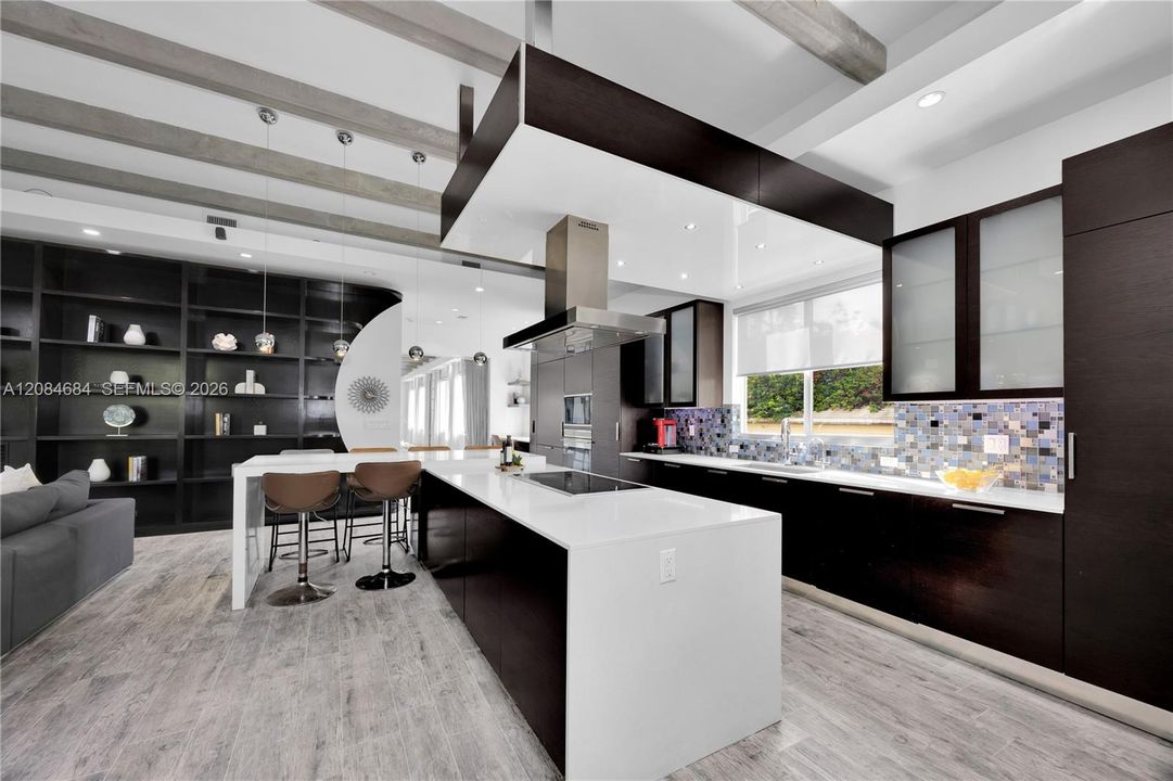 For Sale: $2,495,000 (4 beds, 3 baths, 2909 Square Feet)