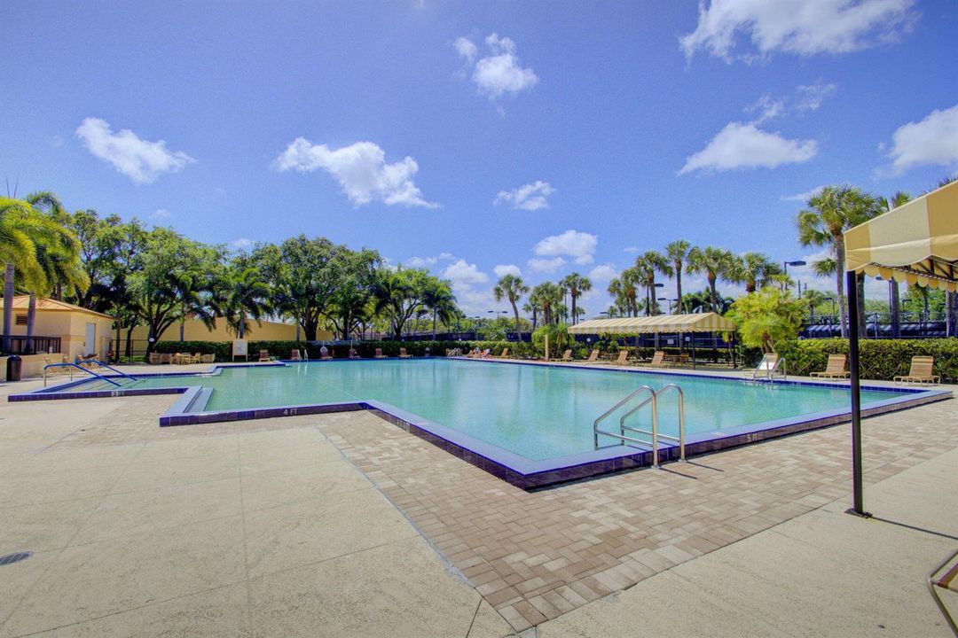42-web-or-mls-Sandalwood Lakes (3)