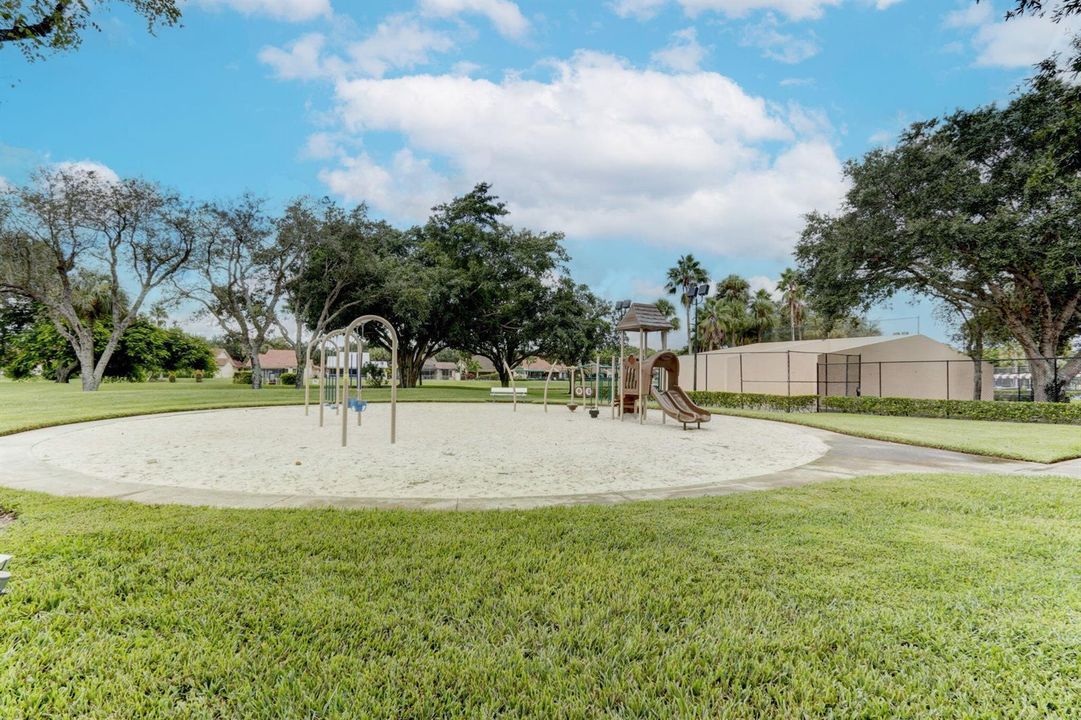 52-web-or-mls-Sandalwood Lakes (13)