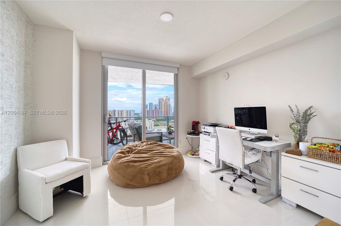 For Sale: $1,370,000 (3 beds, 3 baths, 1892 Square Feet)
