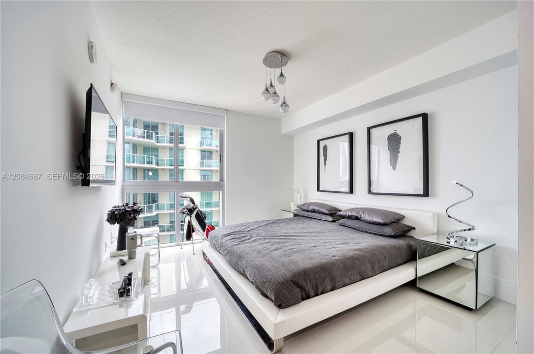 For Sale: $1,370,000 (3 beds, 3 baths, 1892 Square Feet)